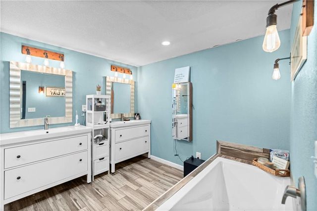 17524 Georgetown Road, Holt, MO 64048