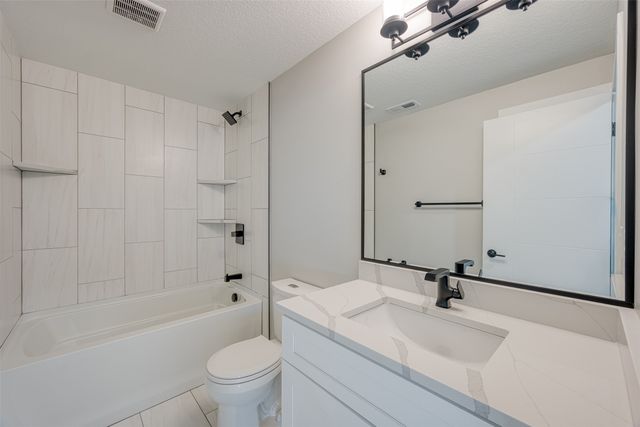 2901 NE Cherry Court, Grimes, IA 50111