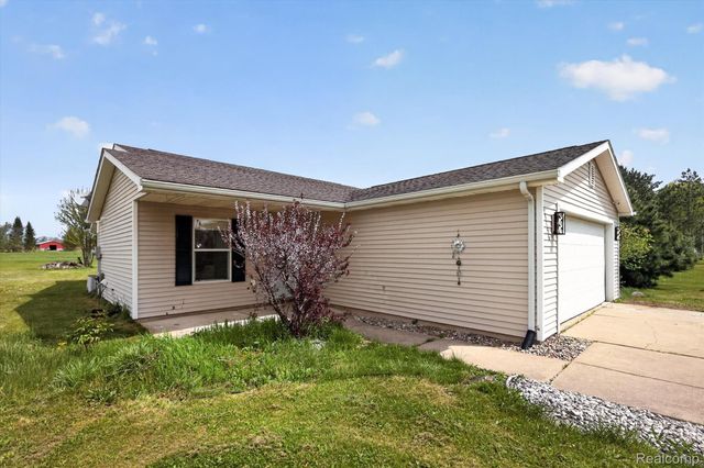 45196 76th Avenue, Decatur Township, MI 49045