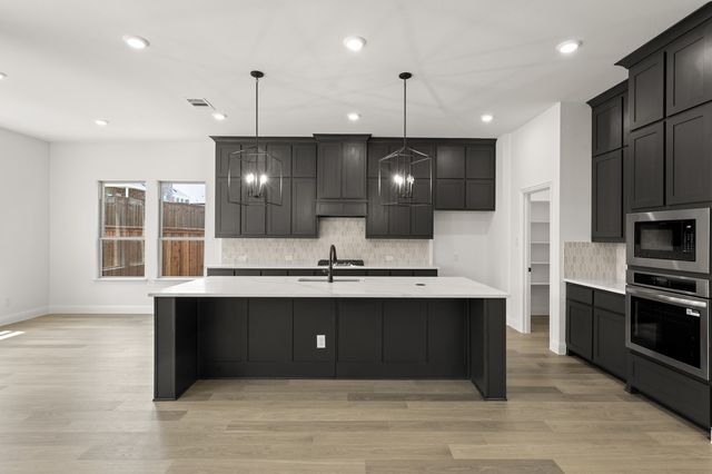 748 Brozgold Avenue, Midlothian, TX 76065
