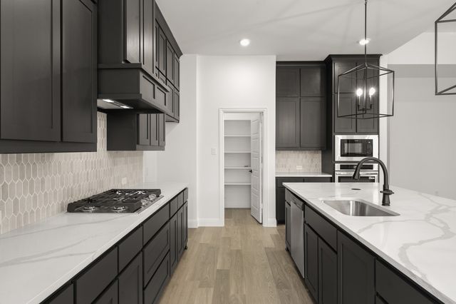 748 Brozgold Avenue, Midlothian, TX 76065