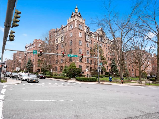 292 Main Street 5H, White Plains, NY 10601