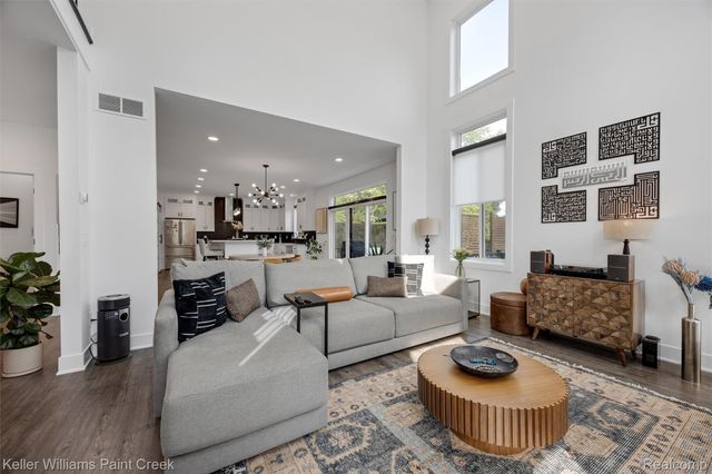 307 Kendry, Bloomfield Hills, MI 48302