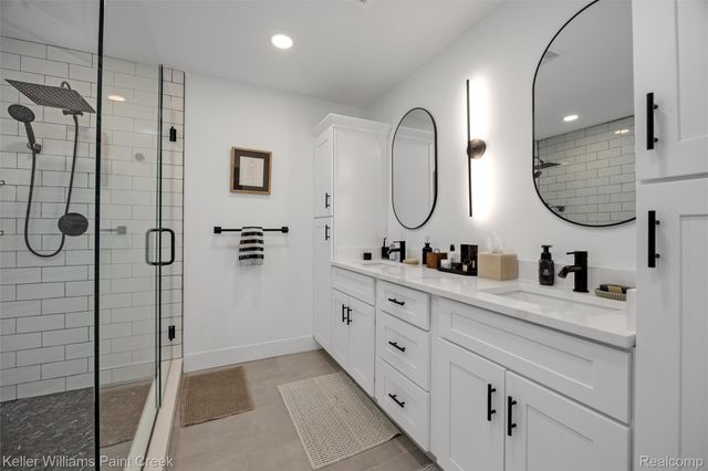 307 Kendry, Bloomfield Hills, MI 48302
