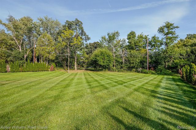 307 Kendry, Bloomfield Hills, MI 48302