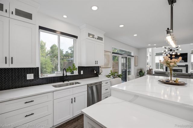 307 Kendry, Bloomfield Hills, MI 48302