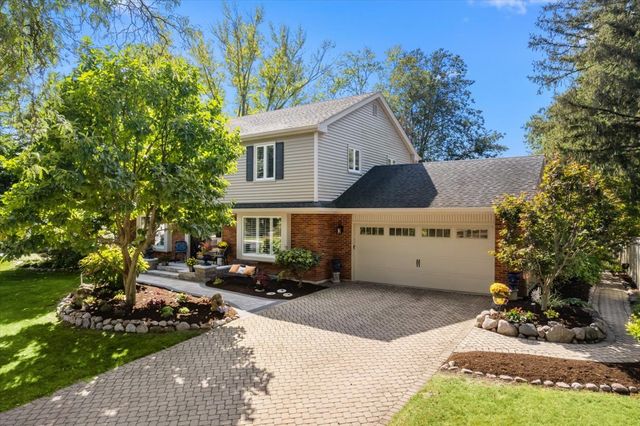 1221 N Loomis Street, Naperville, IL 60563