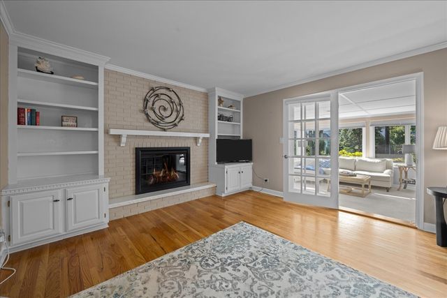 1221 N Loomis Street, Naperville, IL 60563