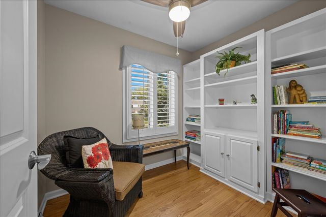 1221 N Loomis Street, Naperville, IL 60563