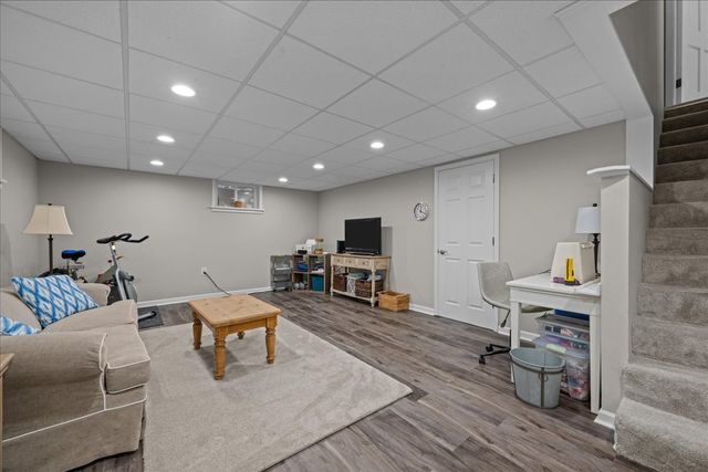 1221 N Loomis Street, Naperville, IL 60563