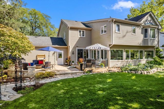 1221 N Loomis Street, Naperville, IL 60563