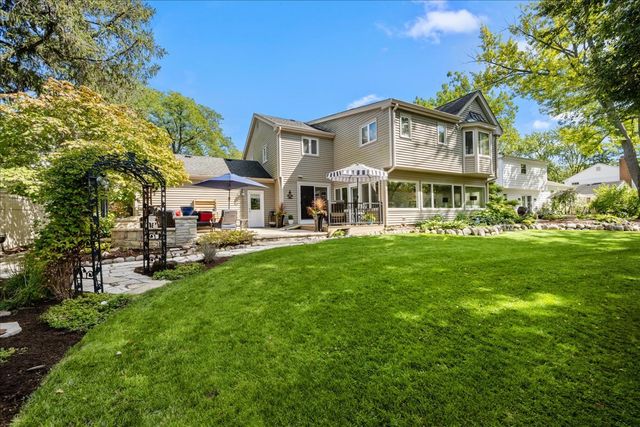1221 N Loomis Street, Naperville, IL 60563