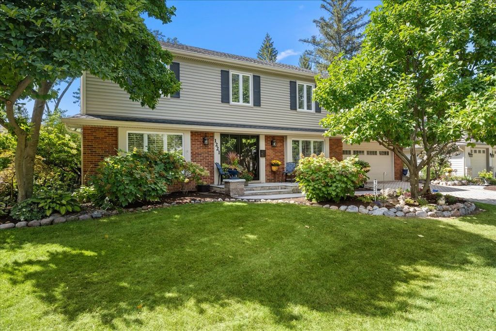 1221 N Loomis Street, Naperville, IL 60563