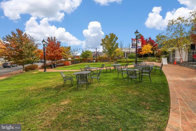 9800 BOLTON VILLAGE CT, Fairfax, VA 22032