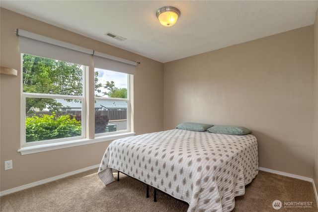 301 NE Danner Lane, College Place, WA 99324