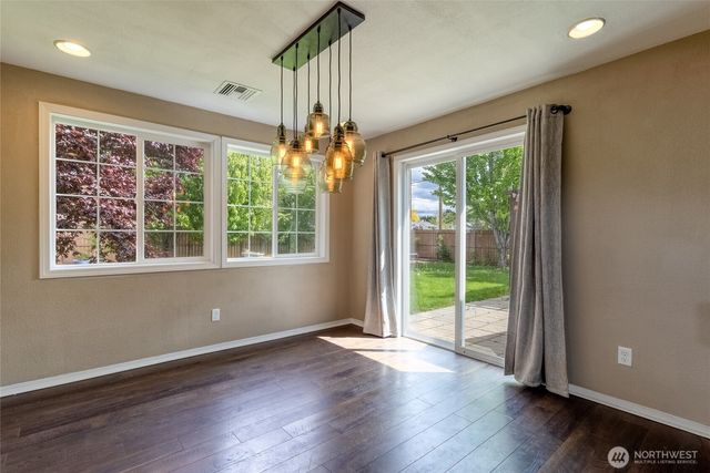 301 NE Danner Lane, College Place, WA 99324