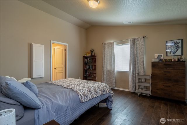 301 NE Danner Lane, College Place, WA 99324