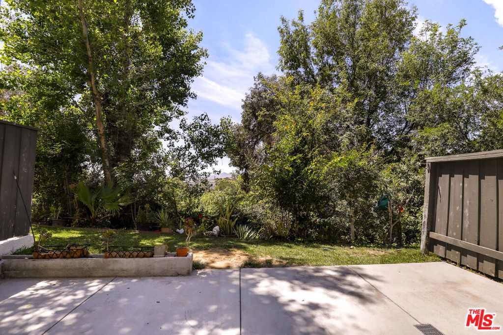 Image 10 of property listing at 11311 Tampa Avenue 30, Porter Ranch, CA 91326