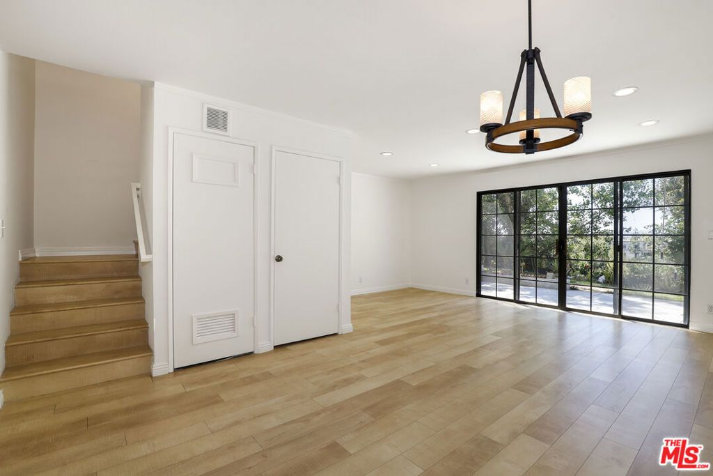 Image 12 of property listing at 11311 Tampa Avenue 30, Porter Ranch, CA 91326