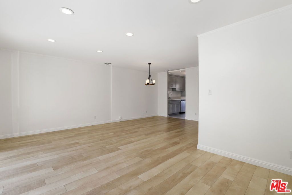 Image 13 of property listing at 11311 Tampa Avenue 30, Porter Ranch, CA 91326