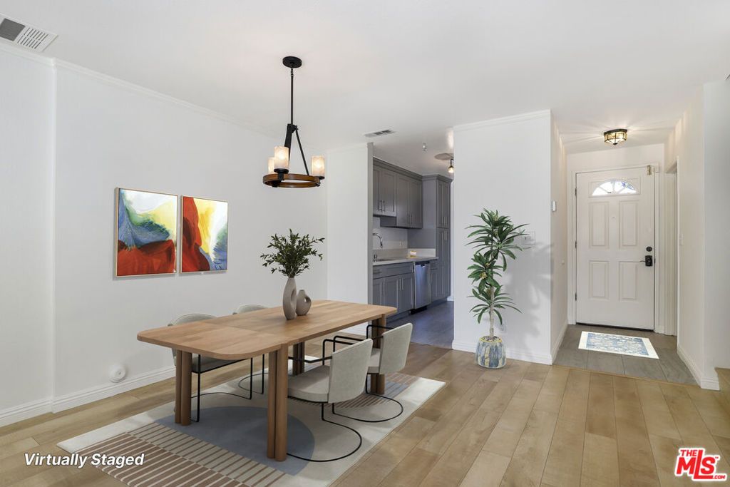 Image 15 of property listing at 11311 Tampa Avenue 30, Porter Ranch, CA 91326