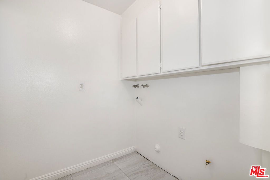 Image 20 of property listing at 11311 Tampa Avenue 30, Porter Ranch, CA 91326