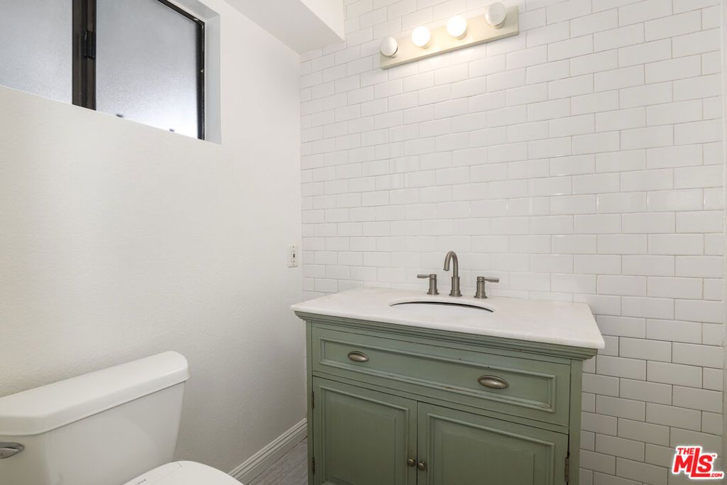 Image 21 of property listing at 11311 Tampa Avenue 30, Porter Ranch, CA 91326