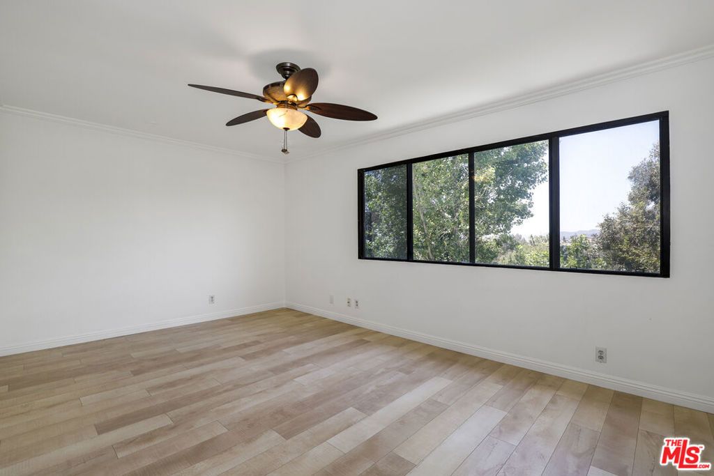 Image 24 of property listing at 11311 Tampa Avenue 30, Porter Ranch, CA 91326