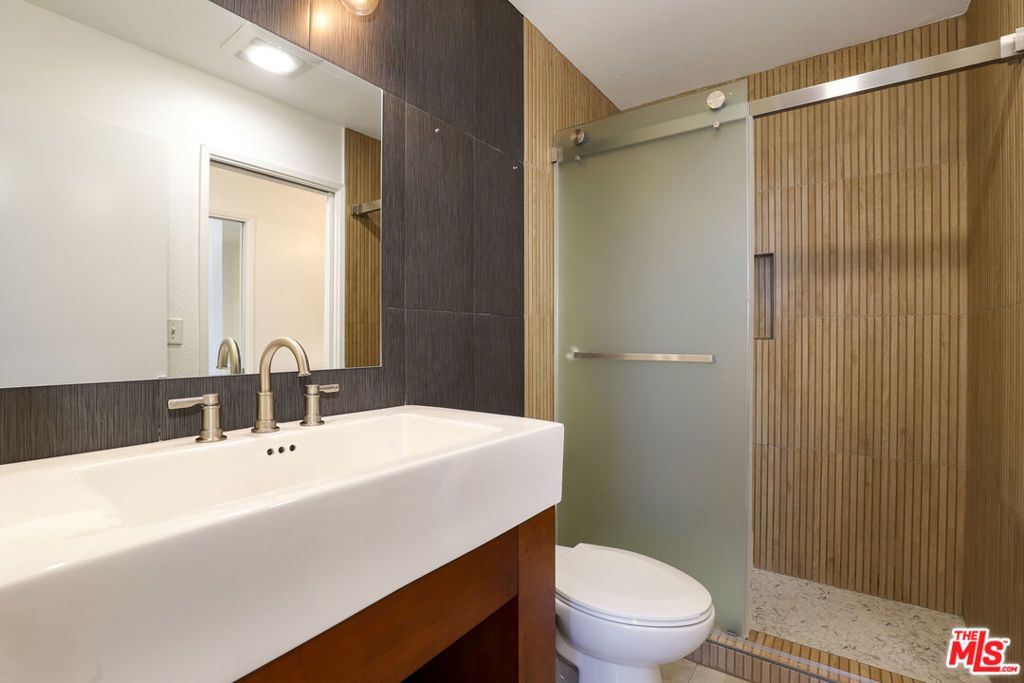 Image 27 of property listing at 11311 Tampa Avenue 30, Porter Ranch, CA 91326