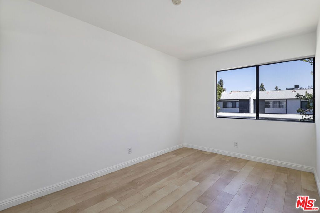 Image 31 of property listing at 11311 Tampa Avenue 30, Porter Ranch, CA 91326