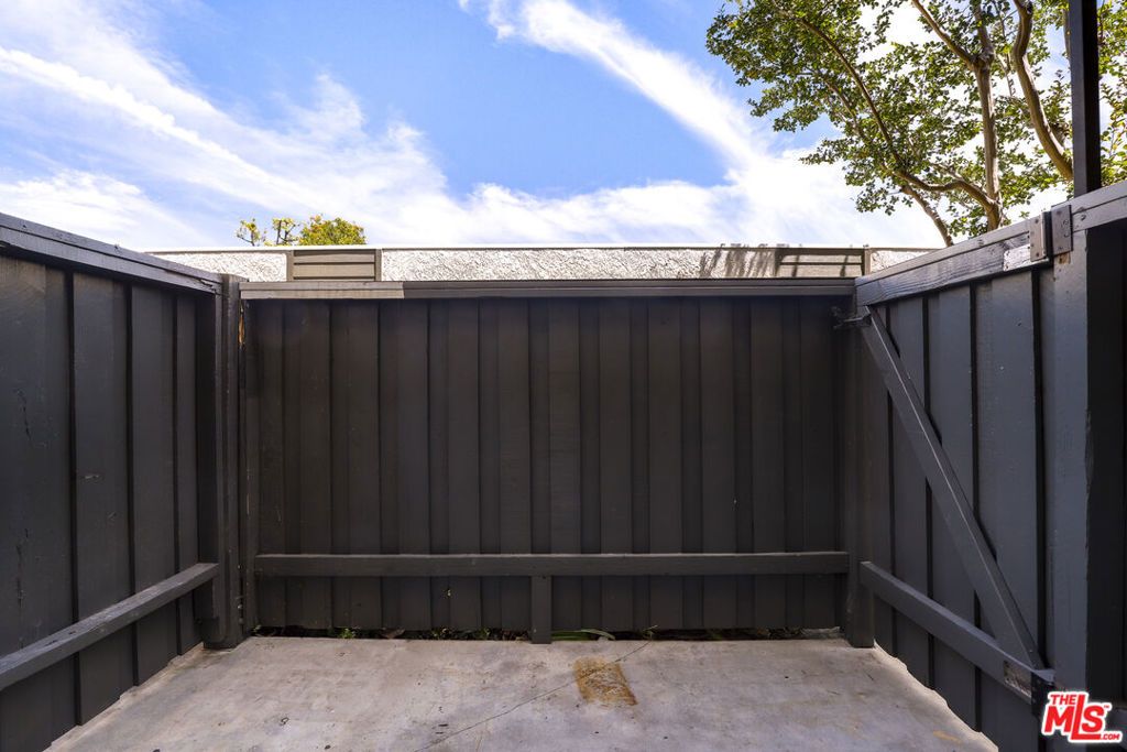 Image 34 of property listing at 11311 Tampa Avenue 30, Porter Ranch, CA 91326