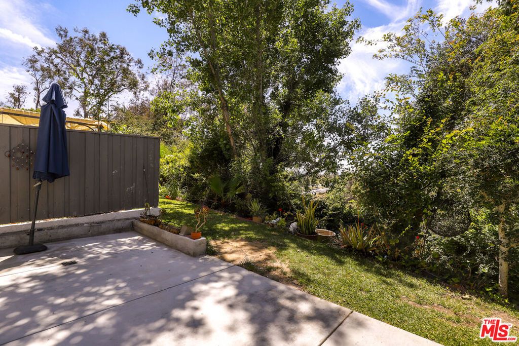 Image 35 of property listing at 11311 Tampa Avenue 30, Porter Ranch, CA 91326