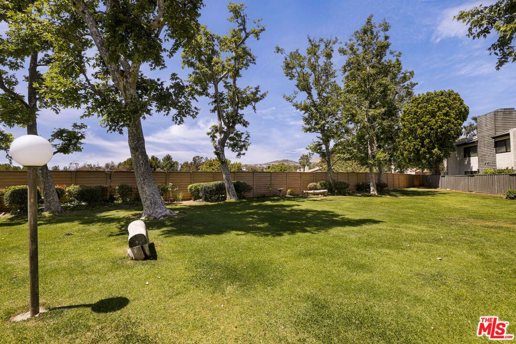 Image 36 of property listing at 11311 Tampa Avenue 30, Porter Ranch, CA 91326