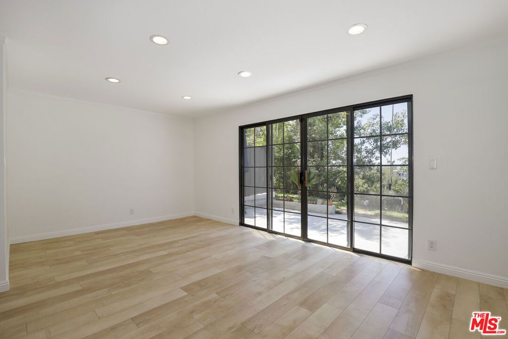 Image 7 of property listing at 11311 Tampa Avenue 30, Porter Ranch, CA 91326