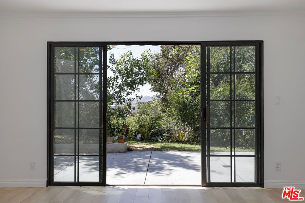 Image 9 of property listing at 11311 Tampa Avenue 30, Porter Ranch, CA 91326