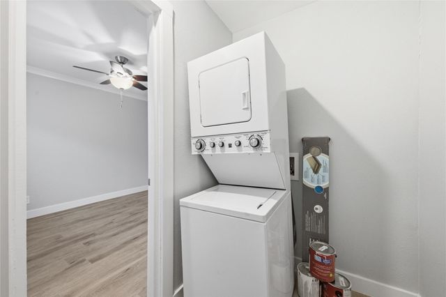 2401 Manor RD 232, Austin, TX 78722