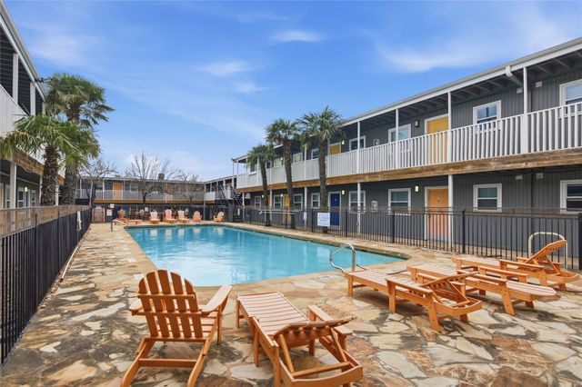 2401 Manor RD 232, Austin, TX 78722