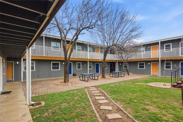 2401 Manor RD 232, Austin, TX 78722