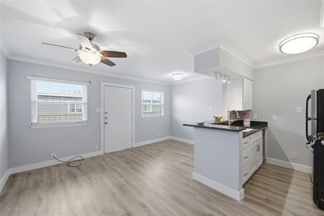 2401 Manor RD 232, Austin, TX 78722