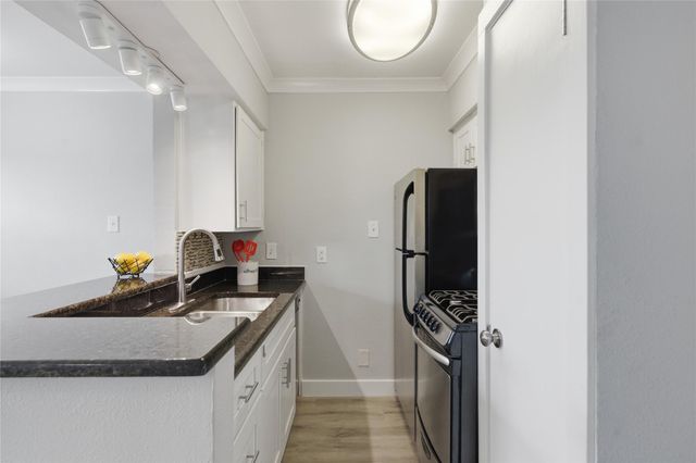 2401 Manor RD 232, Austin, TX 78722