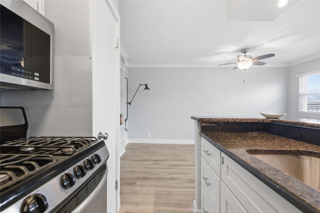 2401 Manor RD 232, Austin, TX 78722