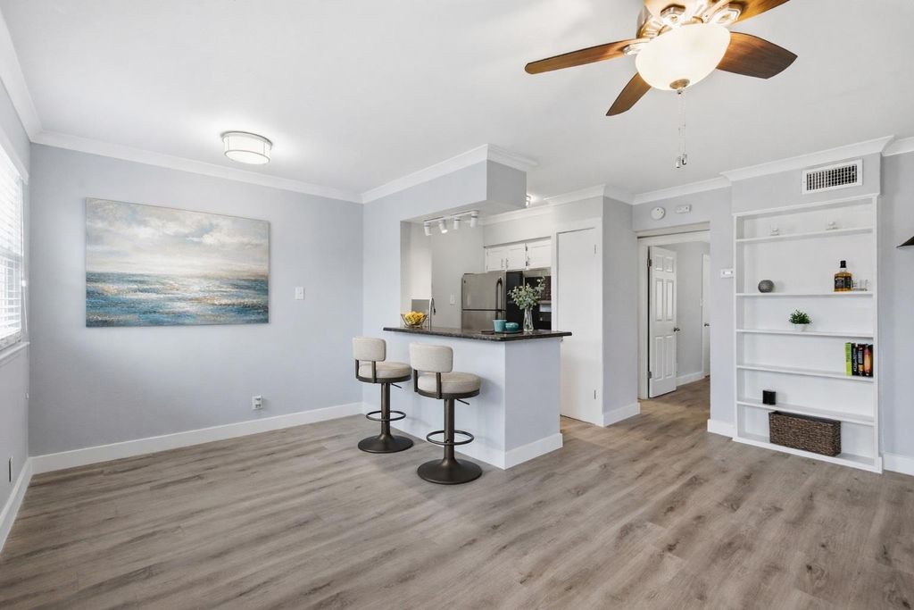 2401 Manor RD 232, Austin, TX 78722