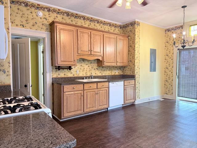 1814 S Main St, Hopkinsville, KY 42240