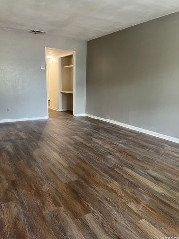 863 E Sunshine Dr, San Antonio, TX 78228