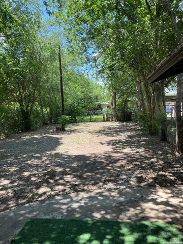 863 E Sunshine Dr, San Antonio, TX 78228