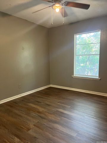 863 E Sunshine Dr, San Antonio, TX 78228