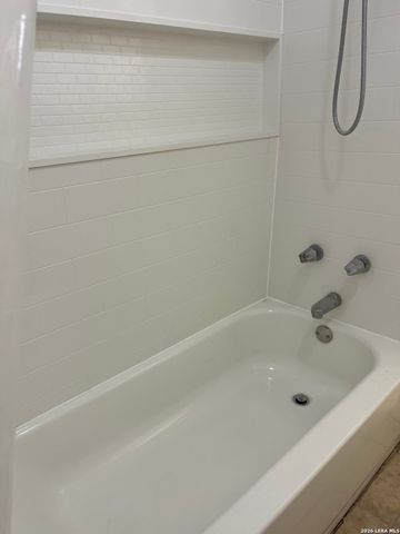 863 E Sunshine Dr, San Antonio, TX 78228