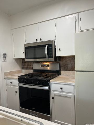 863 E Sunshine Dr, San Antonio, TX 78228