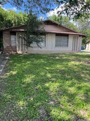 863 E Sunshine Dr, San Antonio, TX 78228