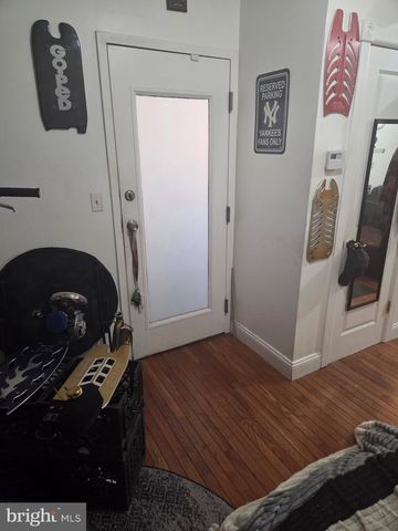 8 PEACE ST, Trenton, NJ 08608